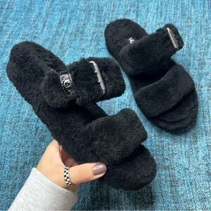 UGG Fuzz Yeah Slide Slippers Sheepskin Upper in Black